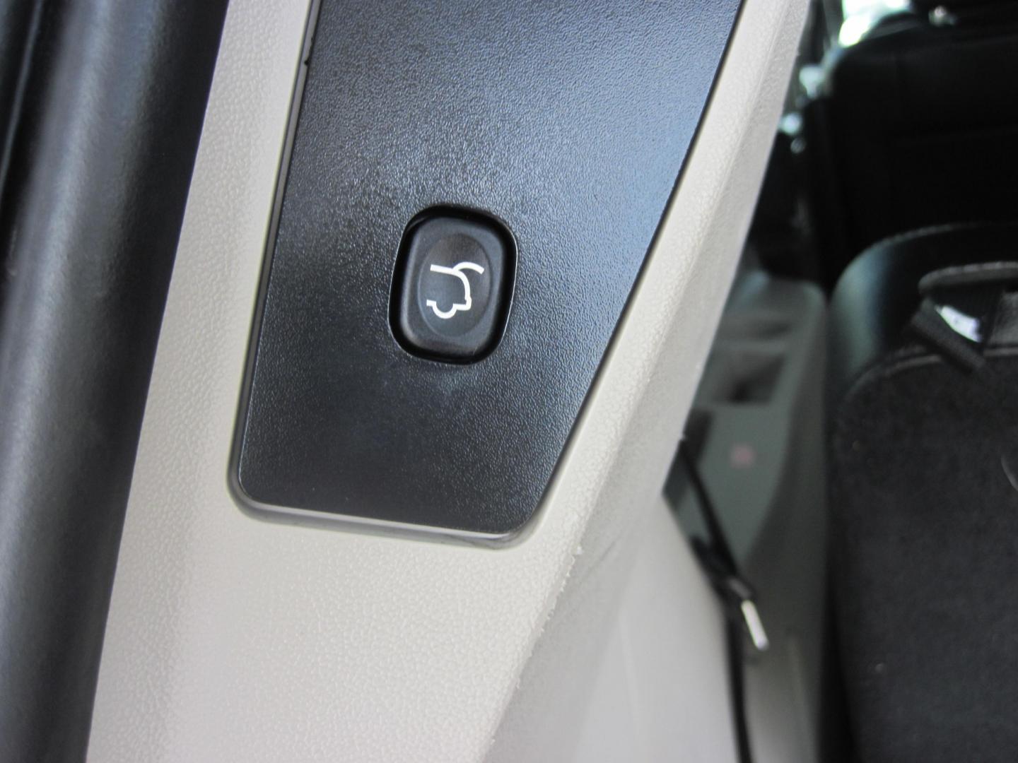 2019 silver /black Dodge Grand Caravan SXT (2C4RDGCG8KR) , located at 9530 Old Seward Highway, Anchorage, AK, 99515, (907) 349-3343, 61.134140, -149.865570 - Photo#6
